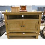 Winchester Oak Corner TV Unit (86)