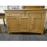 Gloucester Oak 3 Door 3 Drawer Large Sideboard (37)