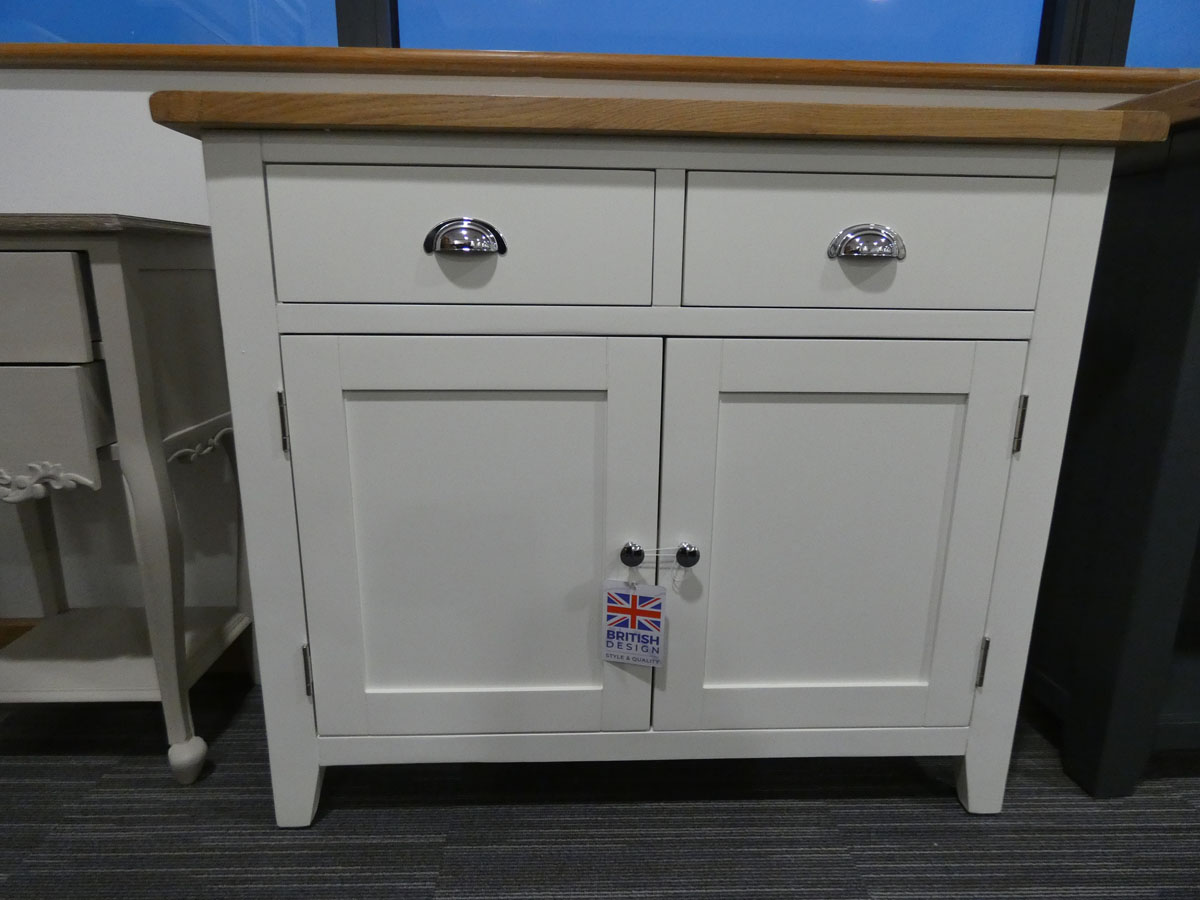 Chester White Painted Oak 2 Door Medium Sideboard (28)