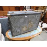 Metal cupboard travelling case