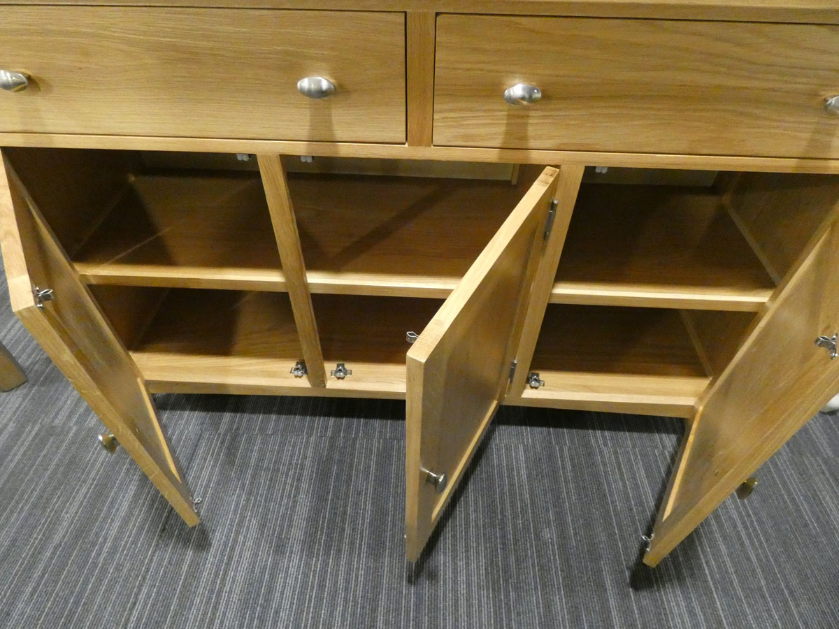 Gloucester Oak 3 Door 3 Drawer Large Sideboard (37) - Image 3 of 3