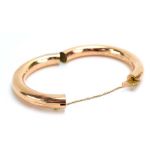 A 9ct yellow gold hinged bracelet, maker S&P, Birmingham 1915, internal d. 6 cm, 17.