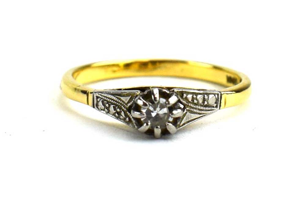 An early/mid 20th century 18ct yellow gold and platinum highlighted ring set diamond in an illusion