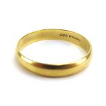 An 18ct yellow gold wedding band, maker JHB, Sheffield 1992, band w. 3 mm, ring size U, 3.