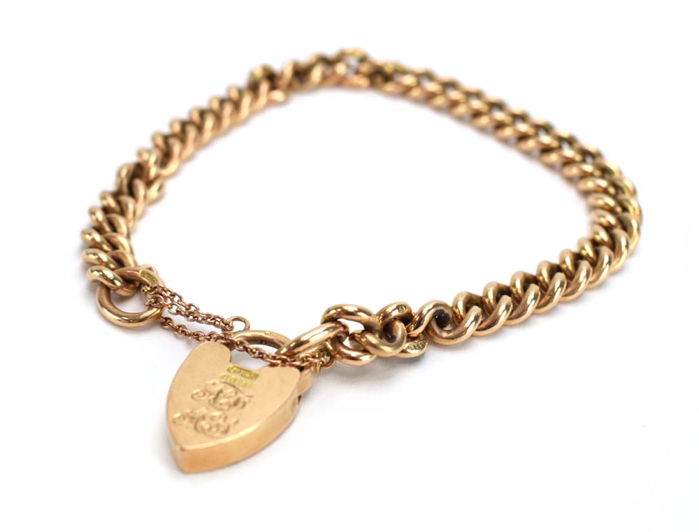 A 9ct yellow gold curblink bracelet with heart shaped padlock clasp, maker JG&S, 26. - Image 4 of 5