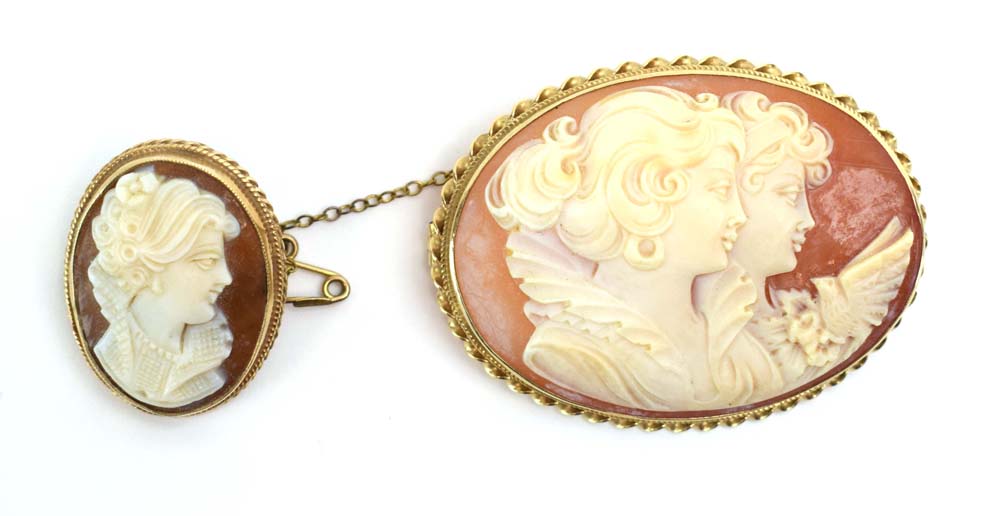 A 9ct yellow gold mounted cameo brooch of oval form depicting two females and a dove, w. 4. - Image 2 of 2