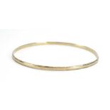 An 18ct white gold bangle, band w. 3 mm, 6.