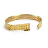 A 9ct yellow gold articulated brick link bracelet, maker NK, London 1969, l. 18 cm, 25.