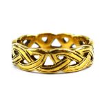 A 9ct yellow gold Celtic knot band ring, ring size M, 3.