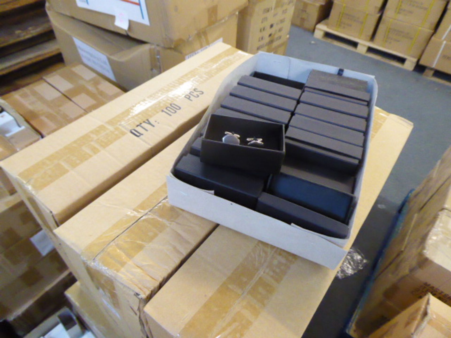 Approximately 900 oval cufflinks in presentation boxes - Image 3 of 4