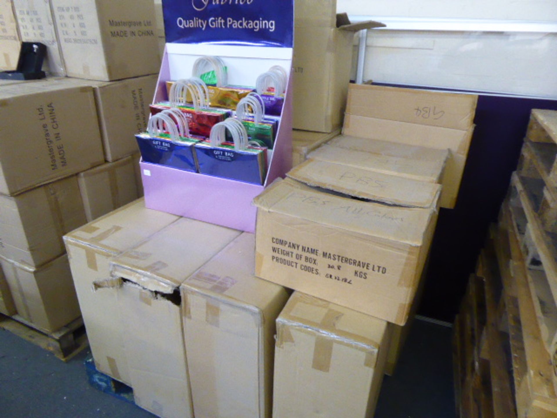 Pallet of Fabrico quality gift packaging, gift bags with point of sales stands (at least 8 large - Image 2 of 2