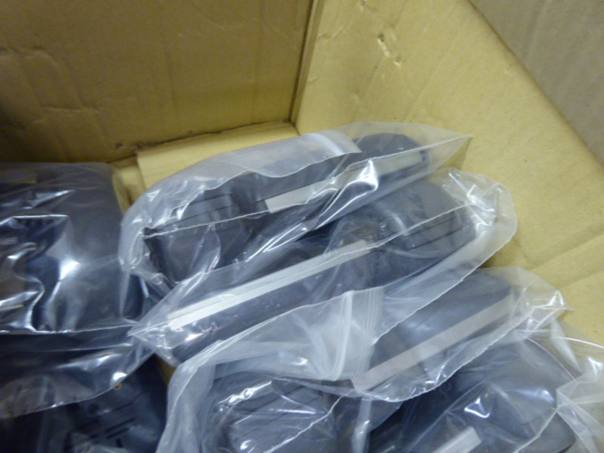 Box containing approximately 10 Cisco desk top office phones - Image 3 of 3