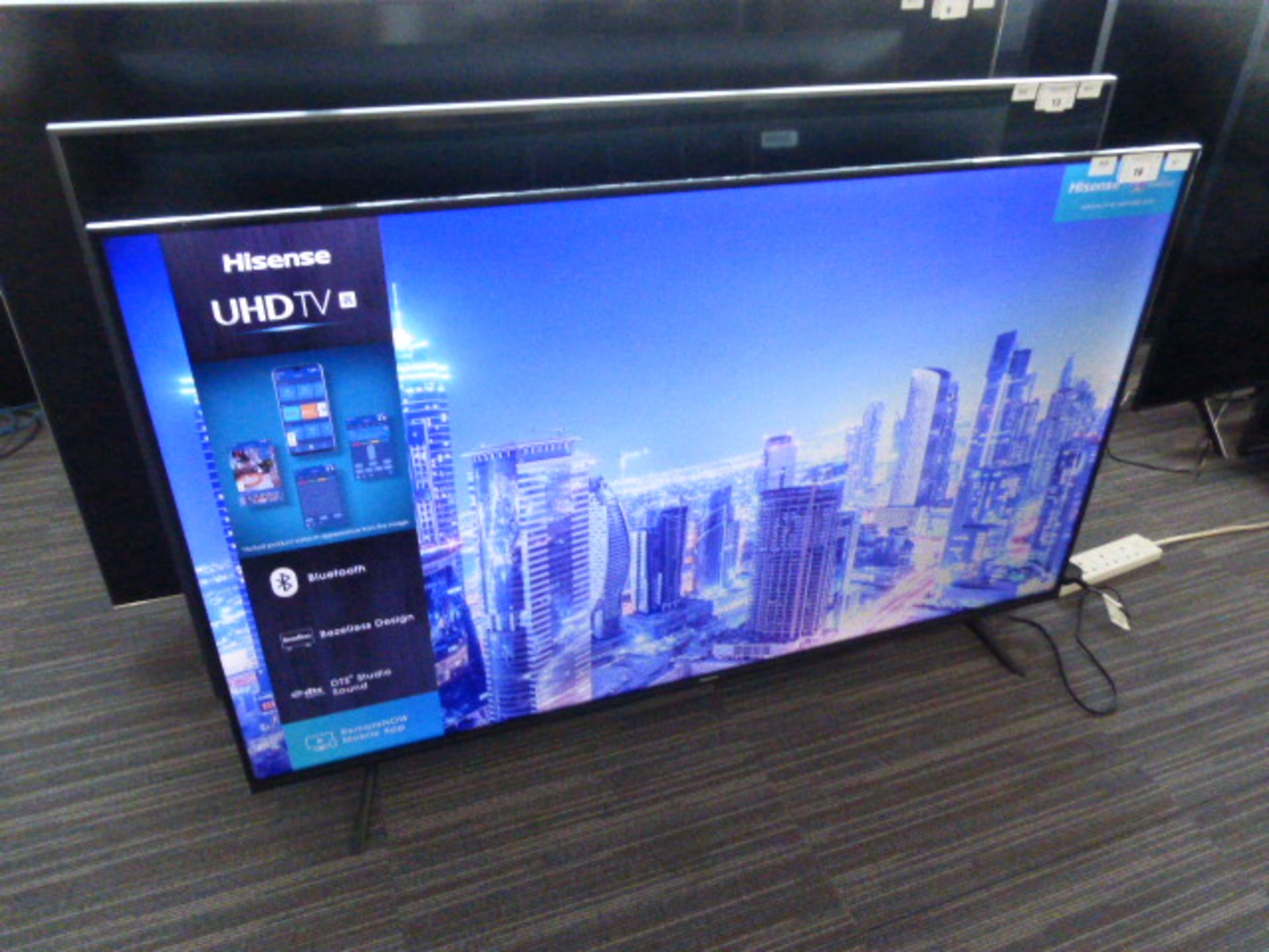 R7 55'' Hisense 4K TV 55A7100FTUK inc Box B10