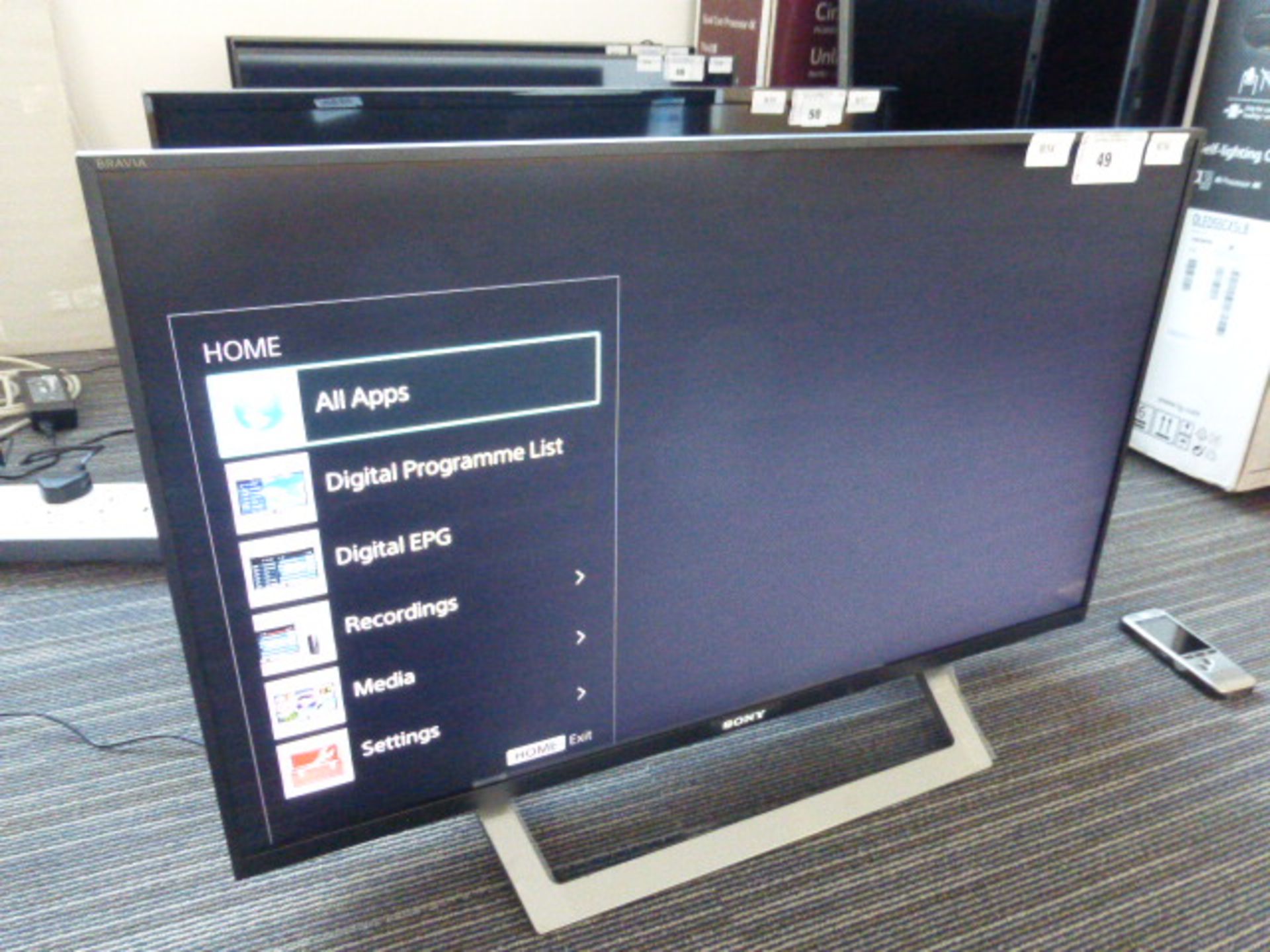 R36 Sony 32'' TV KDL-32WD754 with remote and box B34