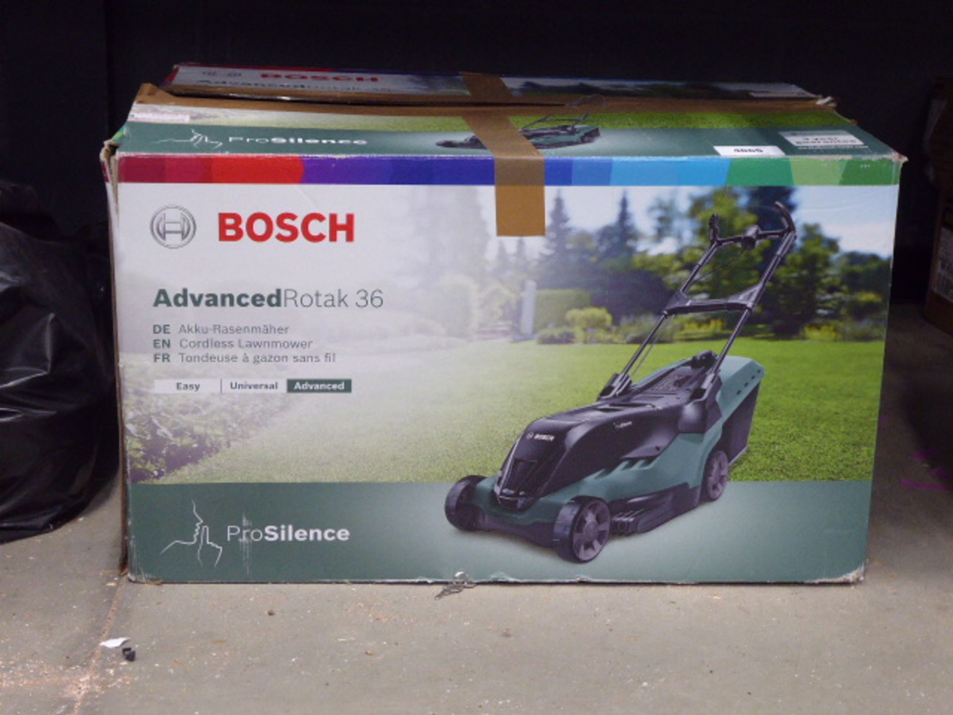 4071 - Boxed Bosch AdvancedRotak 36 electric mower