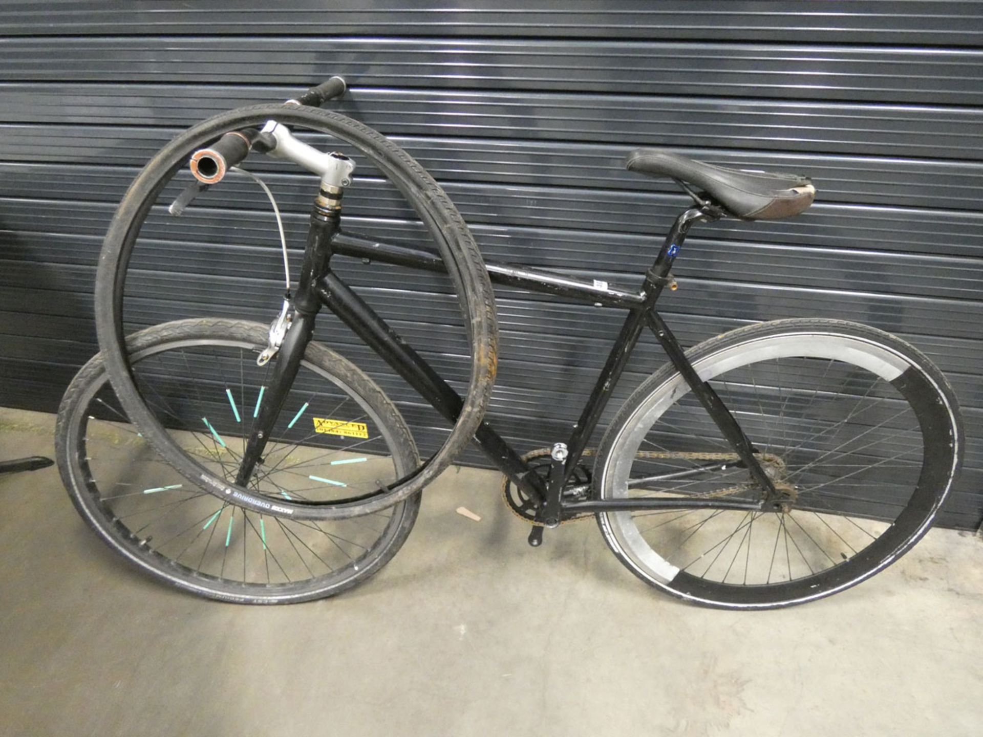 Black gents mountain bike