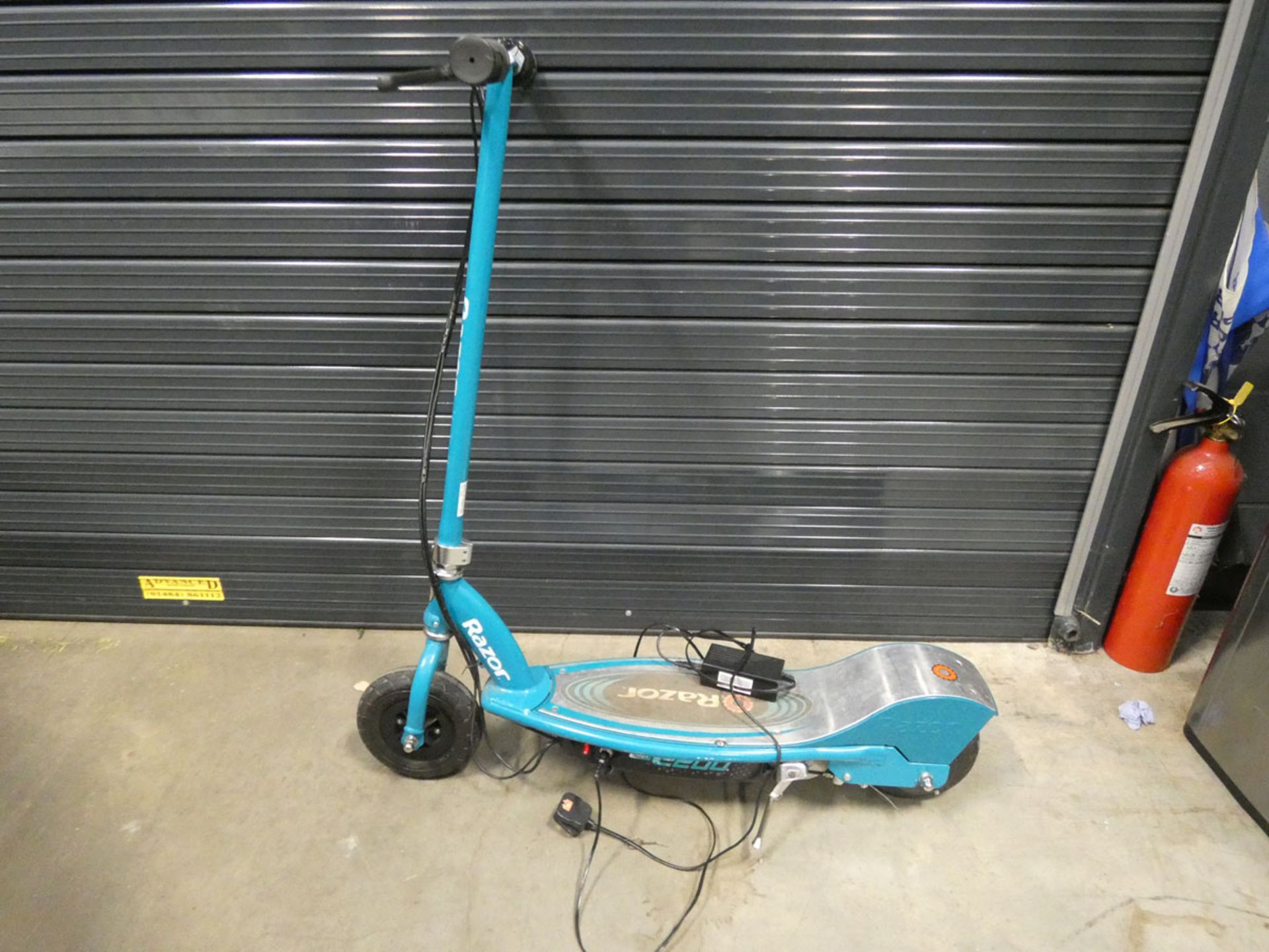 Razor electric scooter with charger