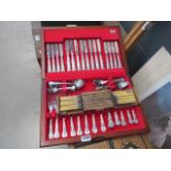 A king's pattern cutlery set in box (AF), plus a quantity of loose knives