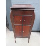 1920/30's Apollo mahogany cased cabinet gramophone