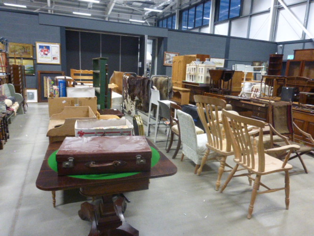 Saleroom 5 Furniture & Effects