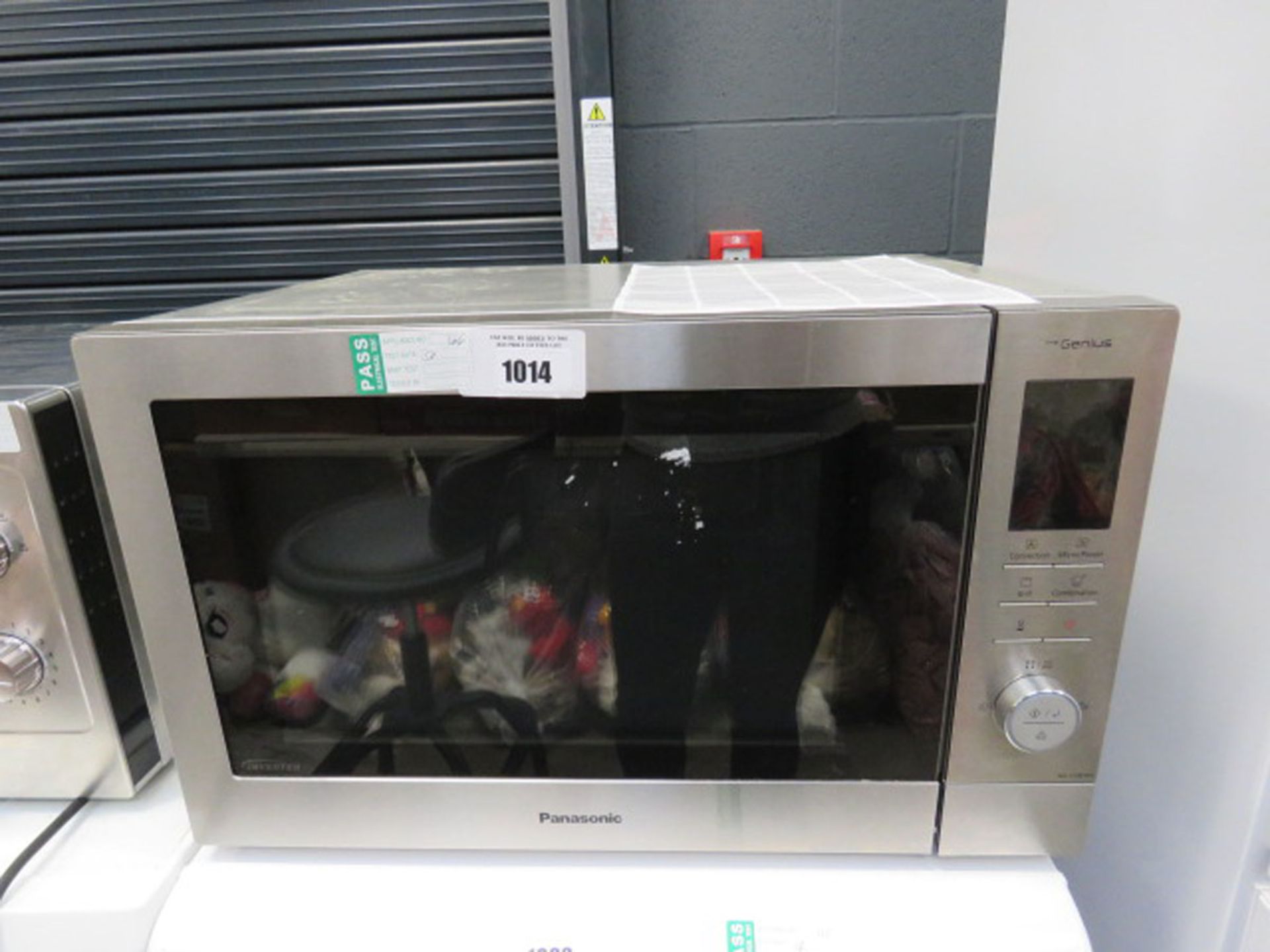 (106) Panasonic microwave