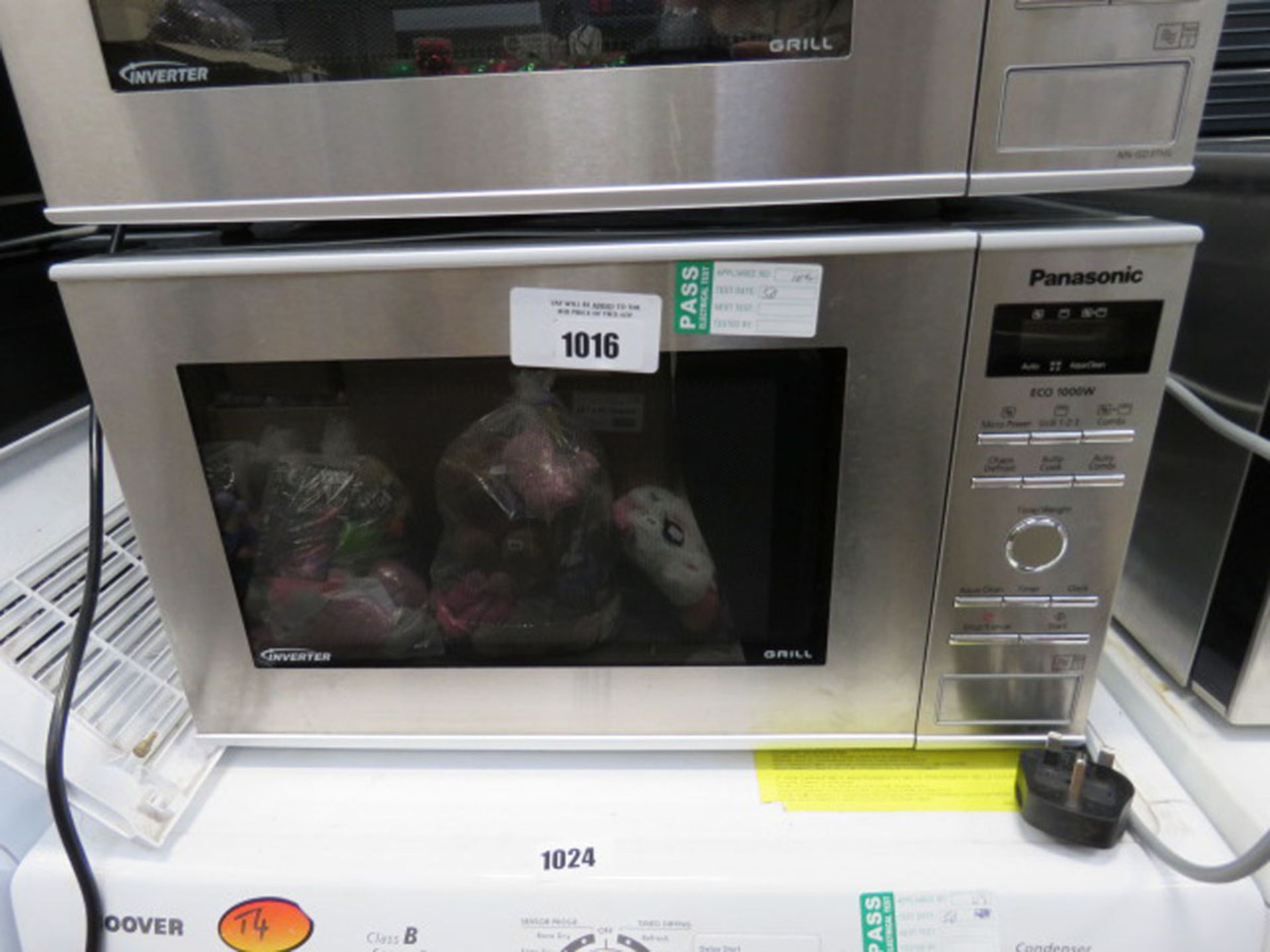 (105) Panasonic microwave