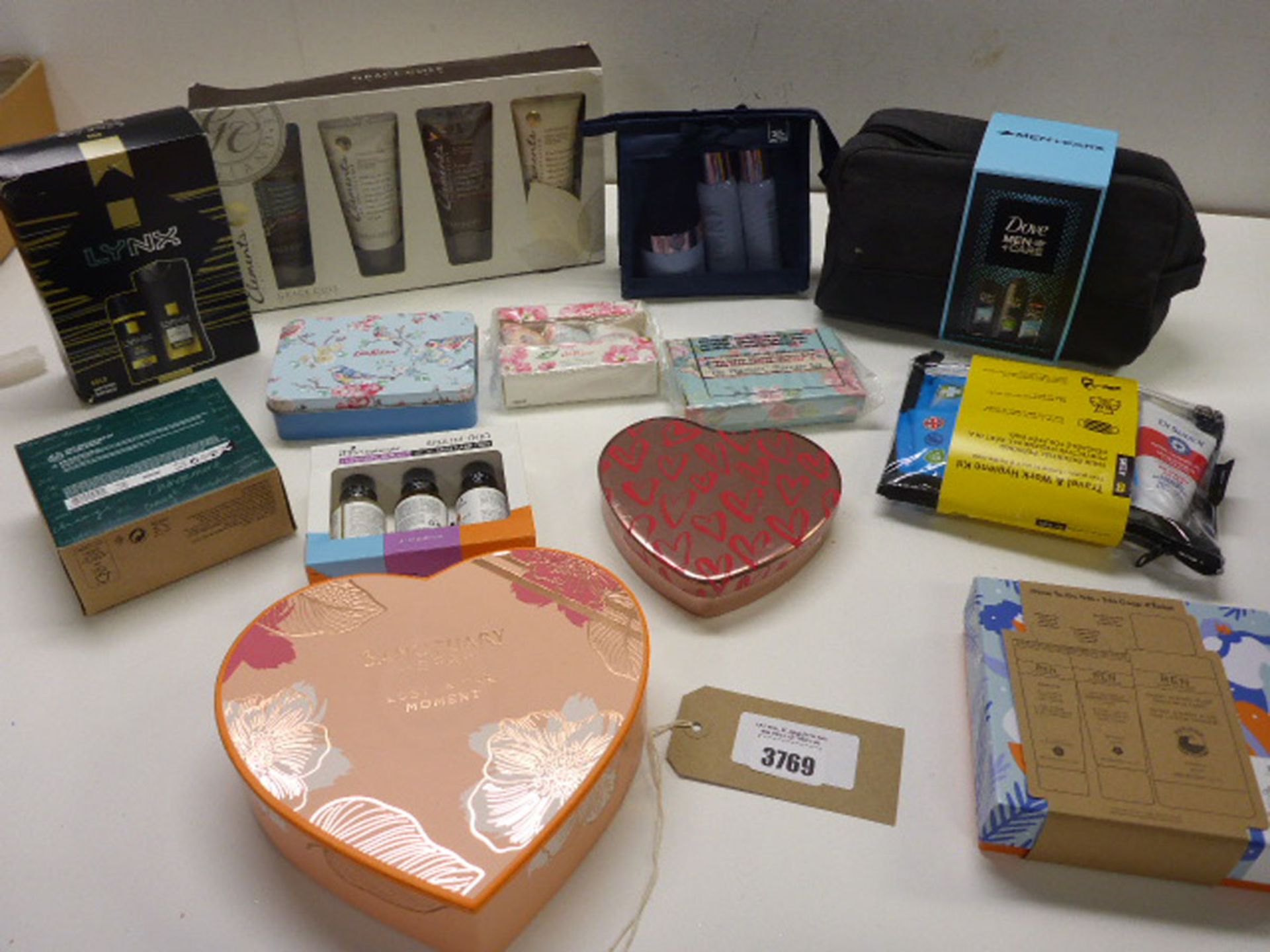 Selection of toiletry gift sets including REN, Lynx, Cath Kidston, Sanctuary, Dove etc