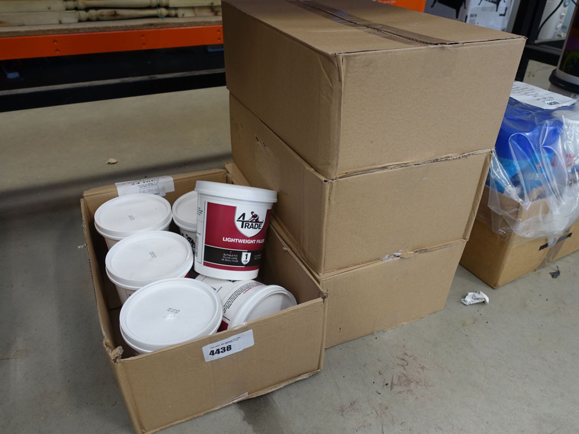 4442 24 tubs of lightweight filler