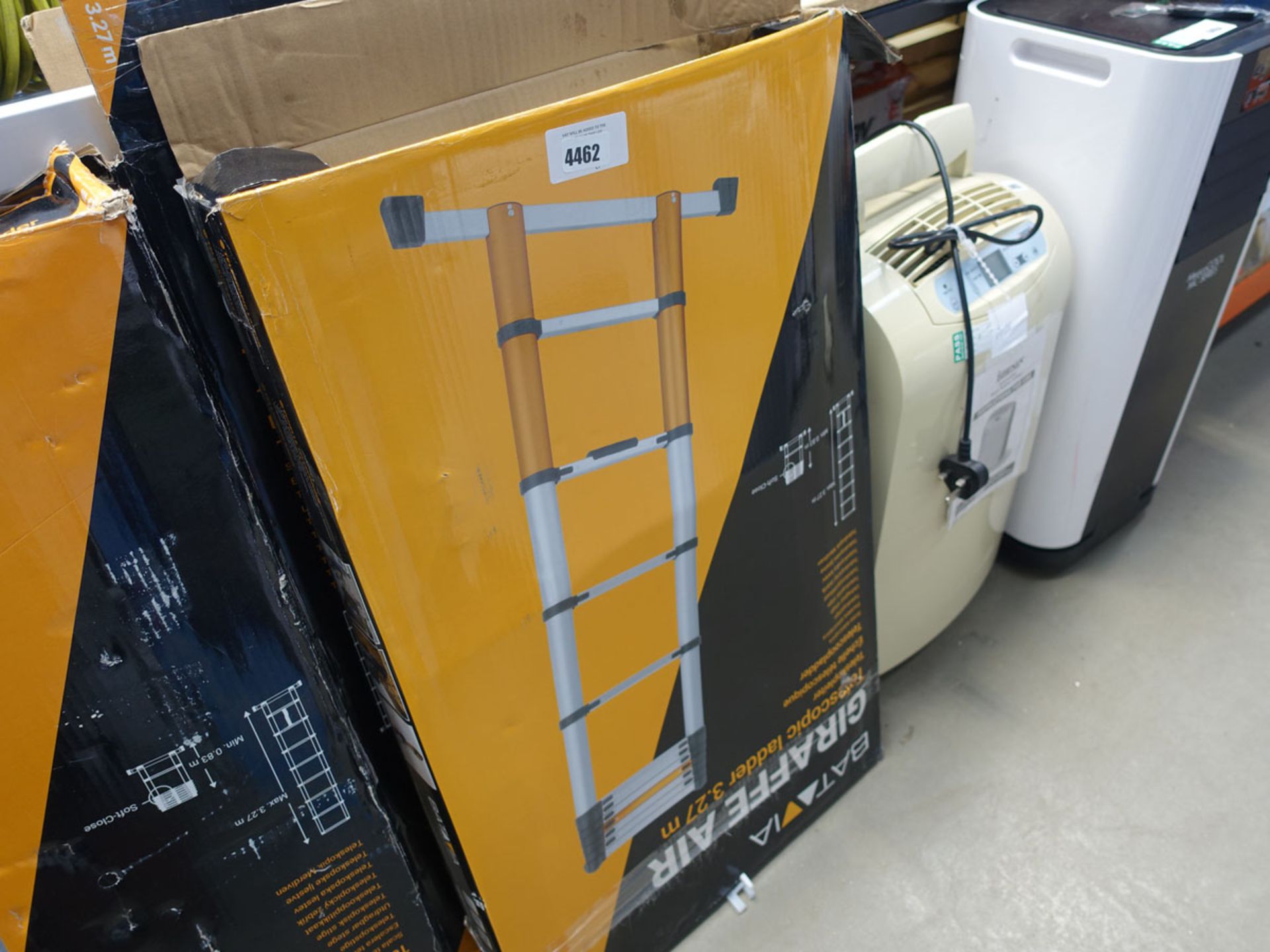 Boxed Batavia telescopic ladder