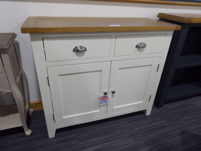 Chester White Painted Oak 2 Door Medium Sideboard (28)