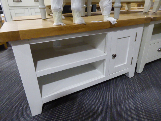 Chester White Small TV Unit (51)