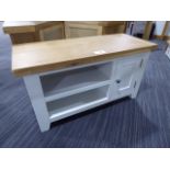 5111(5/12) Hampshire white small TV unit (65)