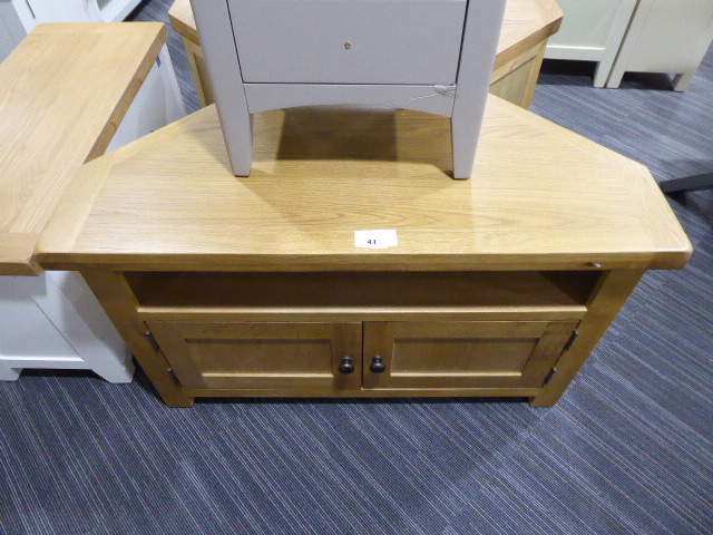 Winchester Oak Corner TV Unit (86) - Image 3 of 3