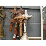 (2) Quantity of crucifixes