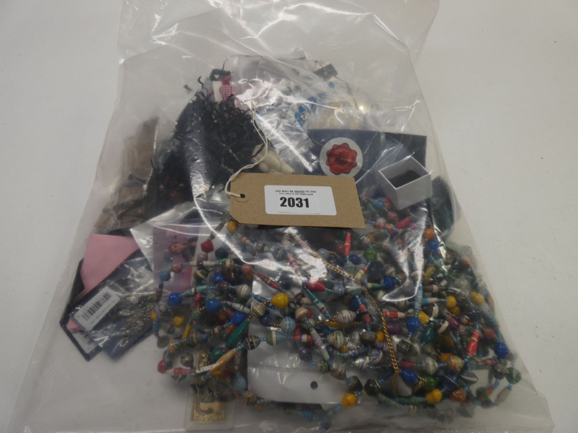 Small bag of costume and dress jewellery