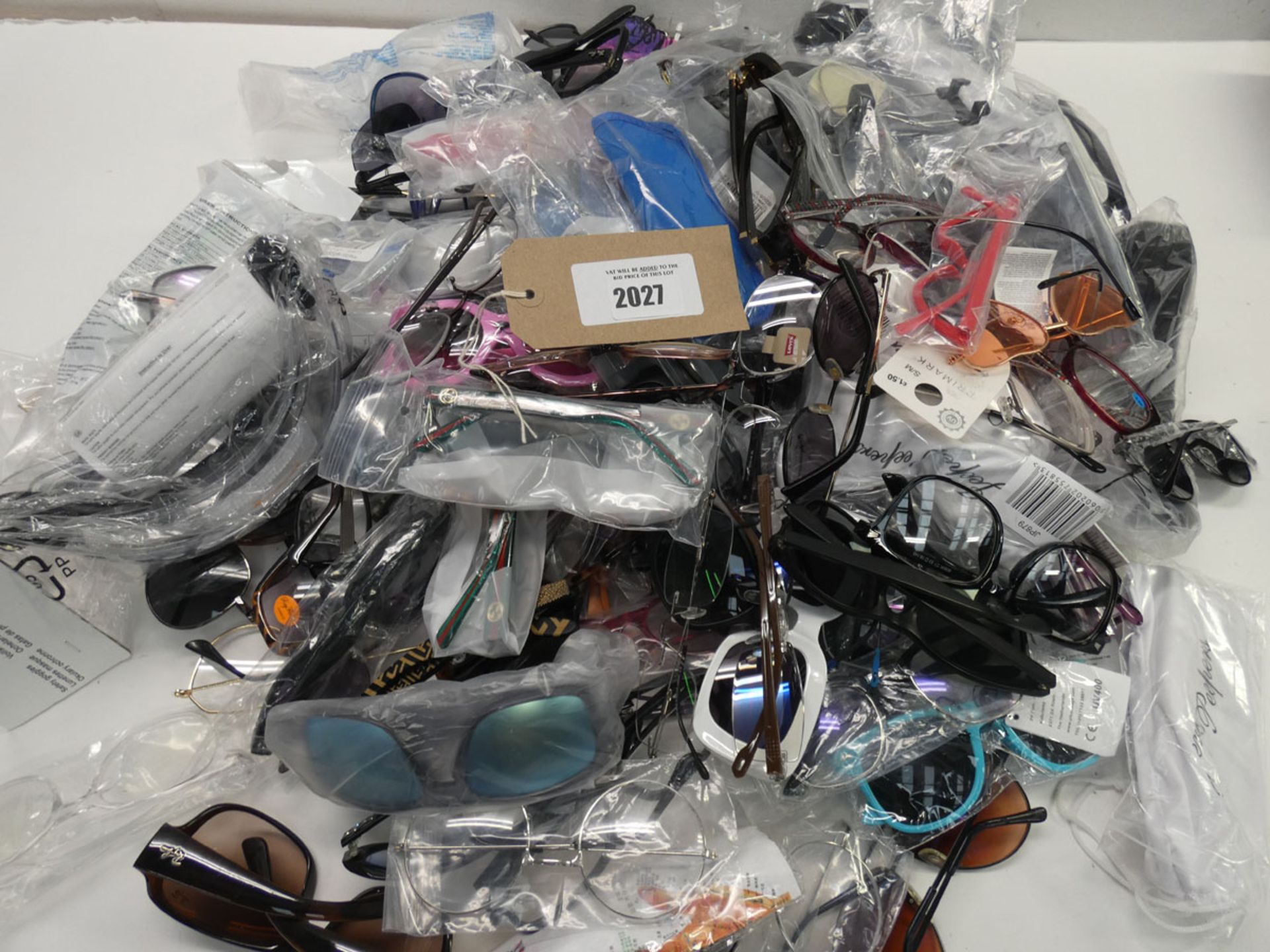 Bag containing quantity of loose sunglasses and reading glasses