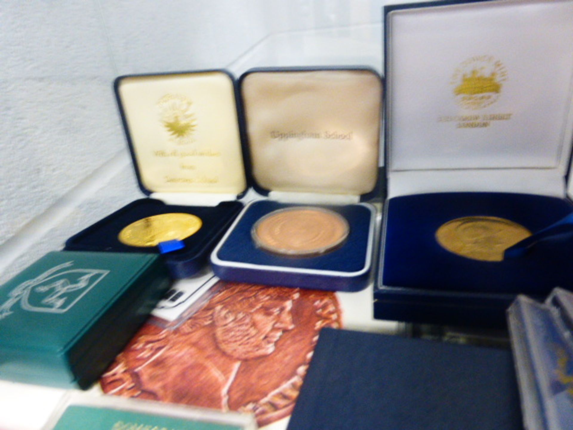 Large shelf of mixed collectable coins in presentation cases - Image 2 of 2