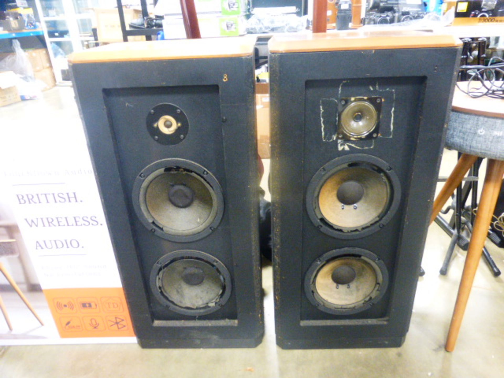 2 vintage speakers for spare and repair