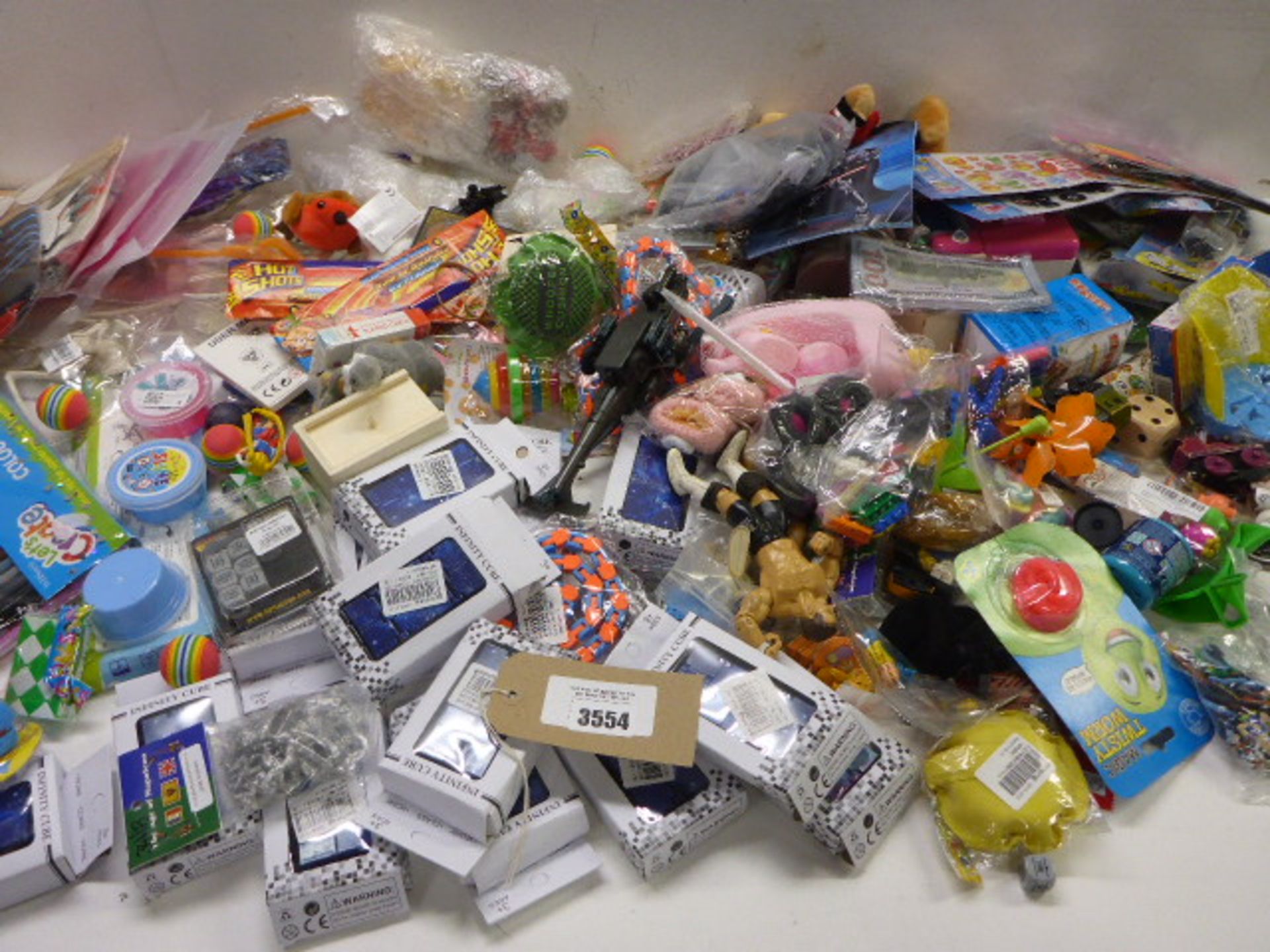 Large bag of novelty toys, soft toys, colouring pens, infinity cubes, gliders, etc