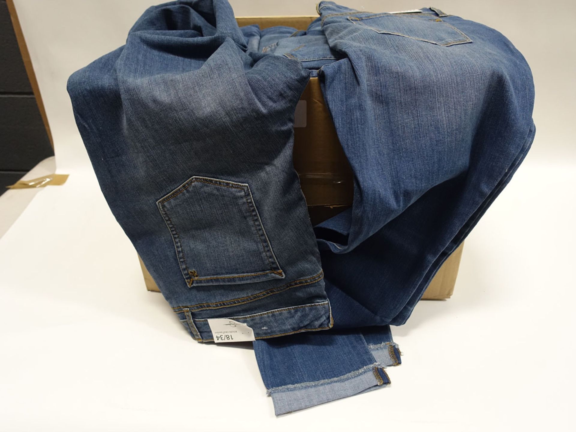 Box containing approx 40 pairs of Jessica Simpson roll crop skinny denim jeans (various sizes)