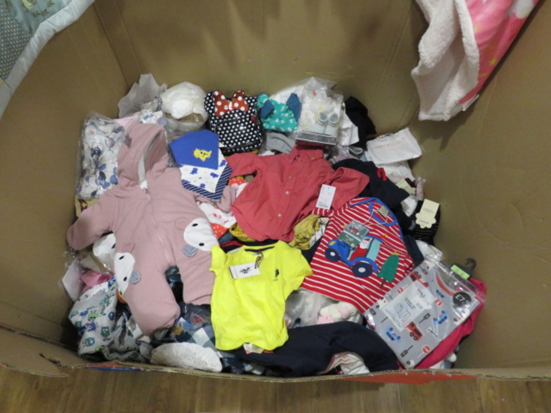Large pallet containing mixed children's clothing - Image 3 of 4