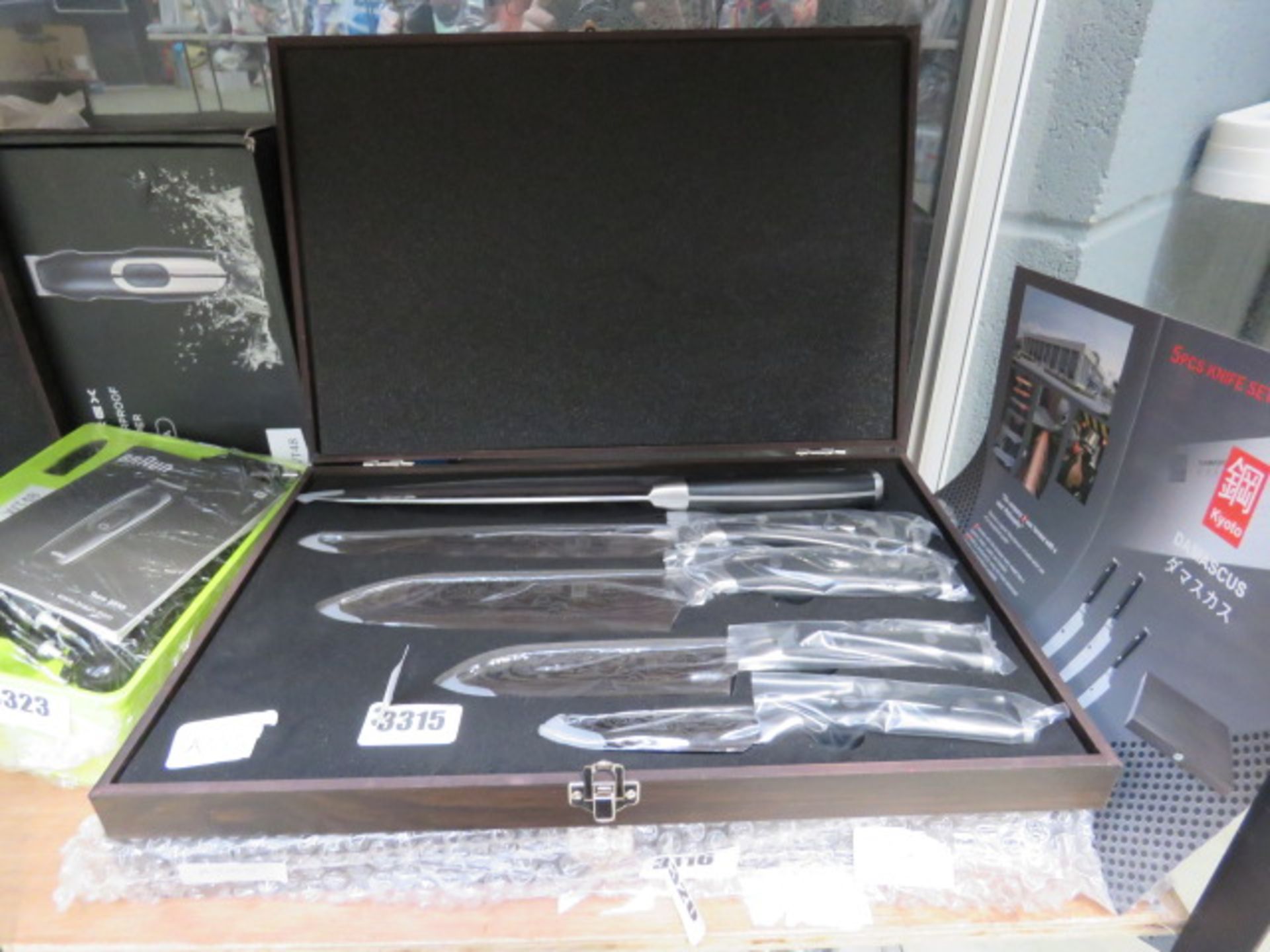 3315 Damascus knife set with case