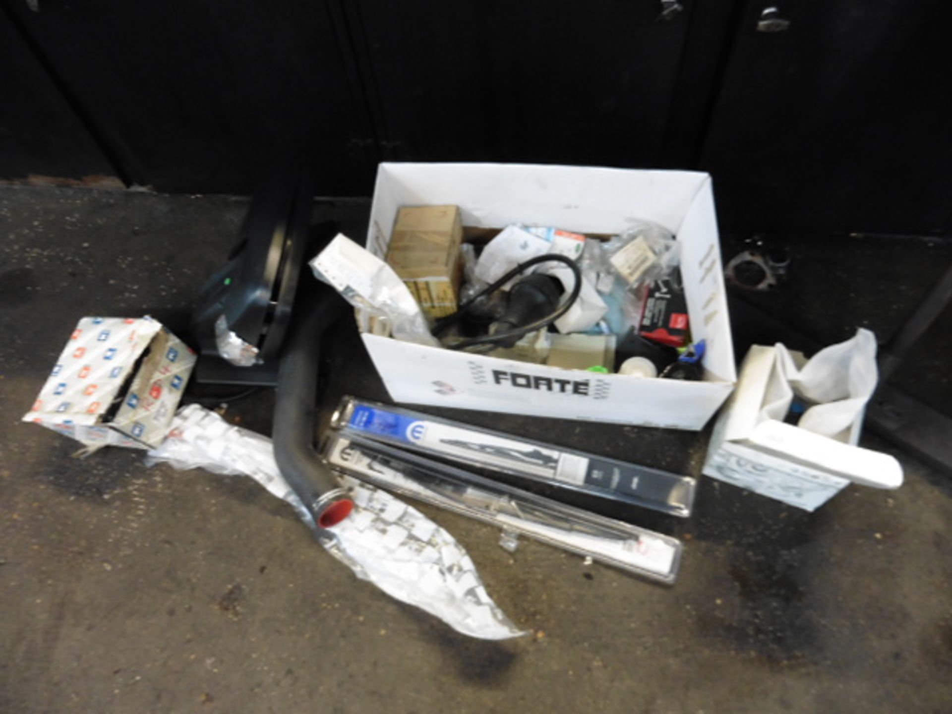 The remaining loose items on the work bench including parts, bulbs, washers ,lubricants, lin bins, - Image 4 of 4