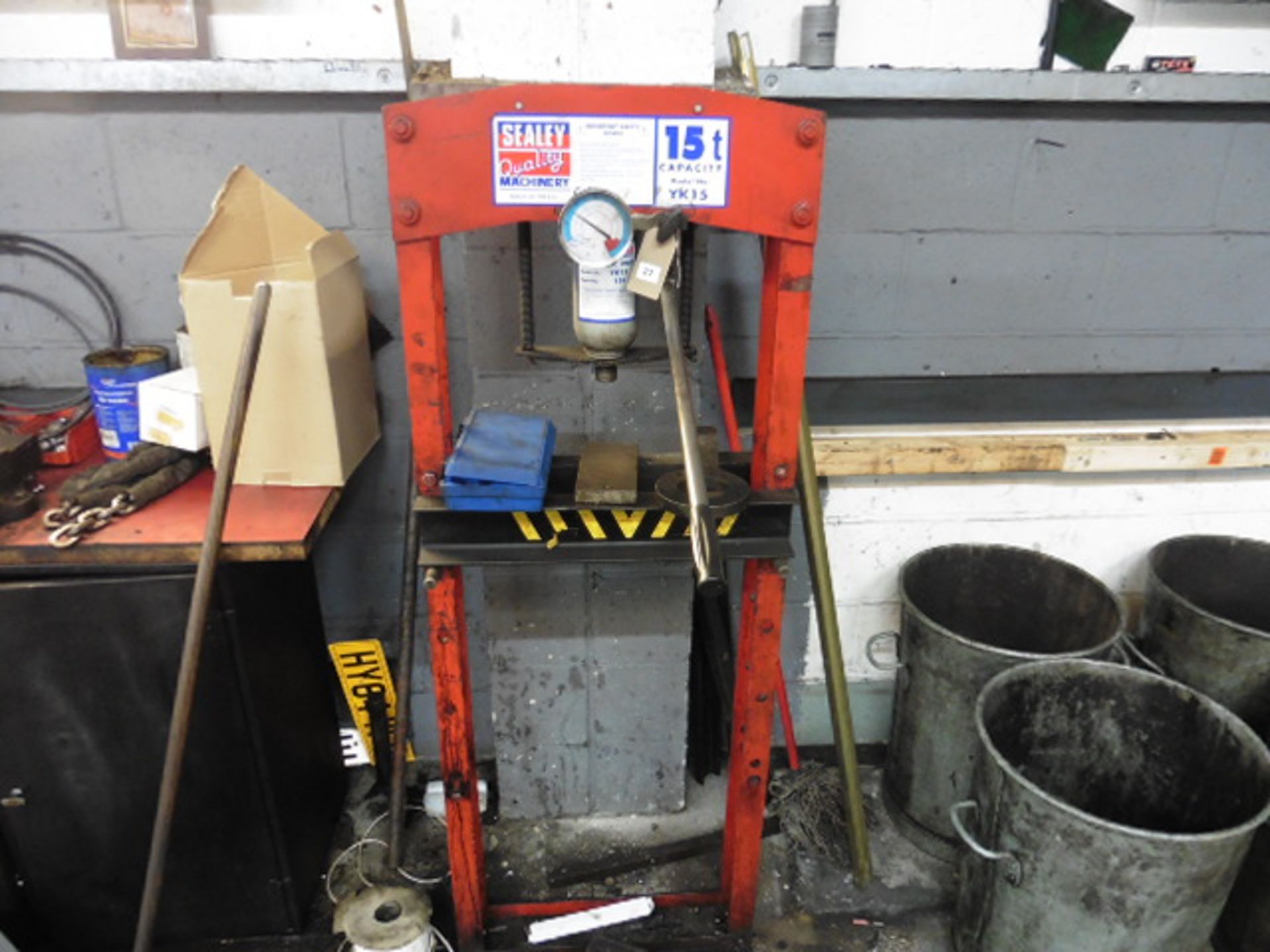 Sealey YK15 15t garage bearing press with an Avery 56lb weight