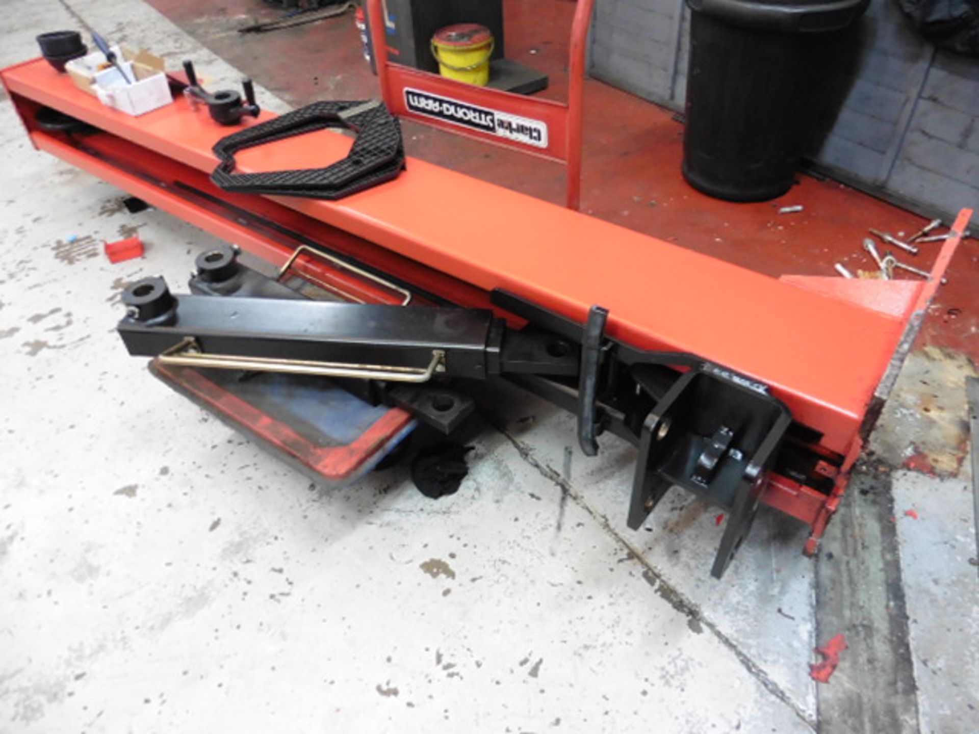 Lions Equipment model 514SP 3000kg, 2 post lift, Yr 2006, 3ph (dismantled) - Image 6 of 6