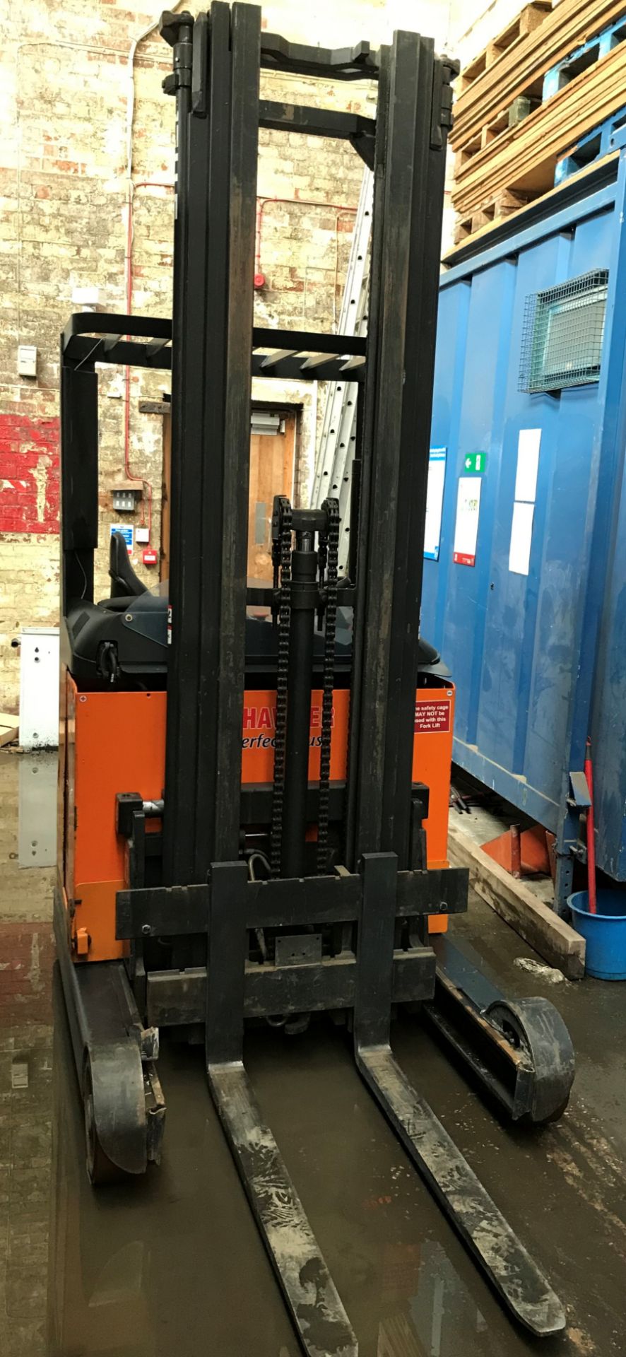 A Still FM14 Electric Fork Lift Reach Truck No.61 1875 0 03239 (10/2004), 1400kg capacity, 2820kg - Image 2 of 12