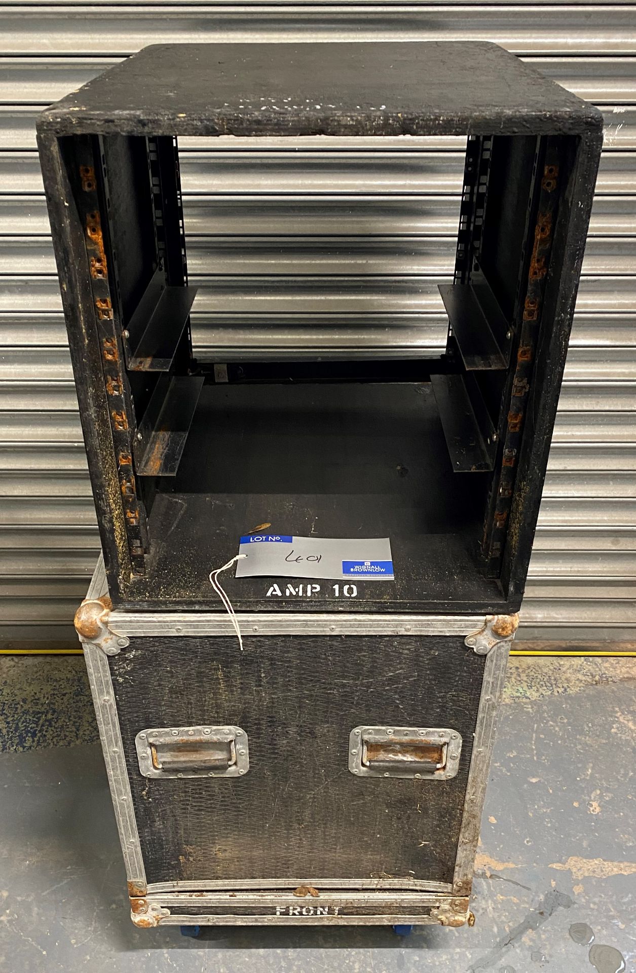 A Mobile Flight Case, 760mm x 560mm x 680mm with 10 unit Rack (need repairs)(located at 17 Deer Park