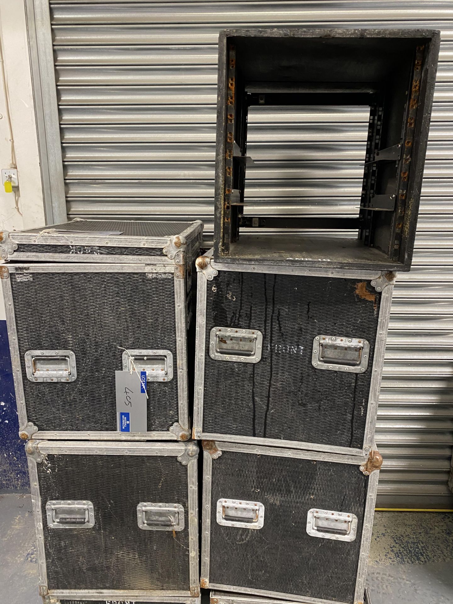 4 Flight Cases, 670mm x 680mm x 560mm with 10 unit Rack (need repairs)(located at 17 Deer Park Road,