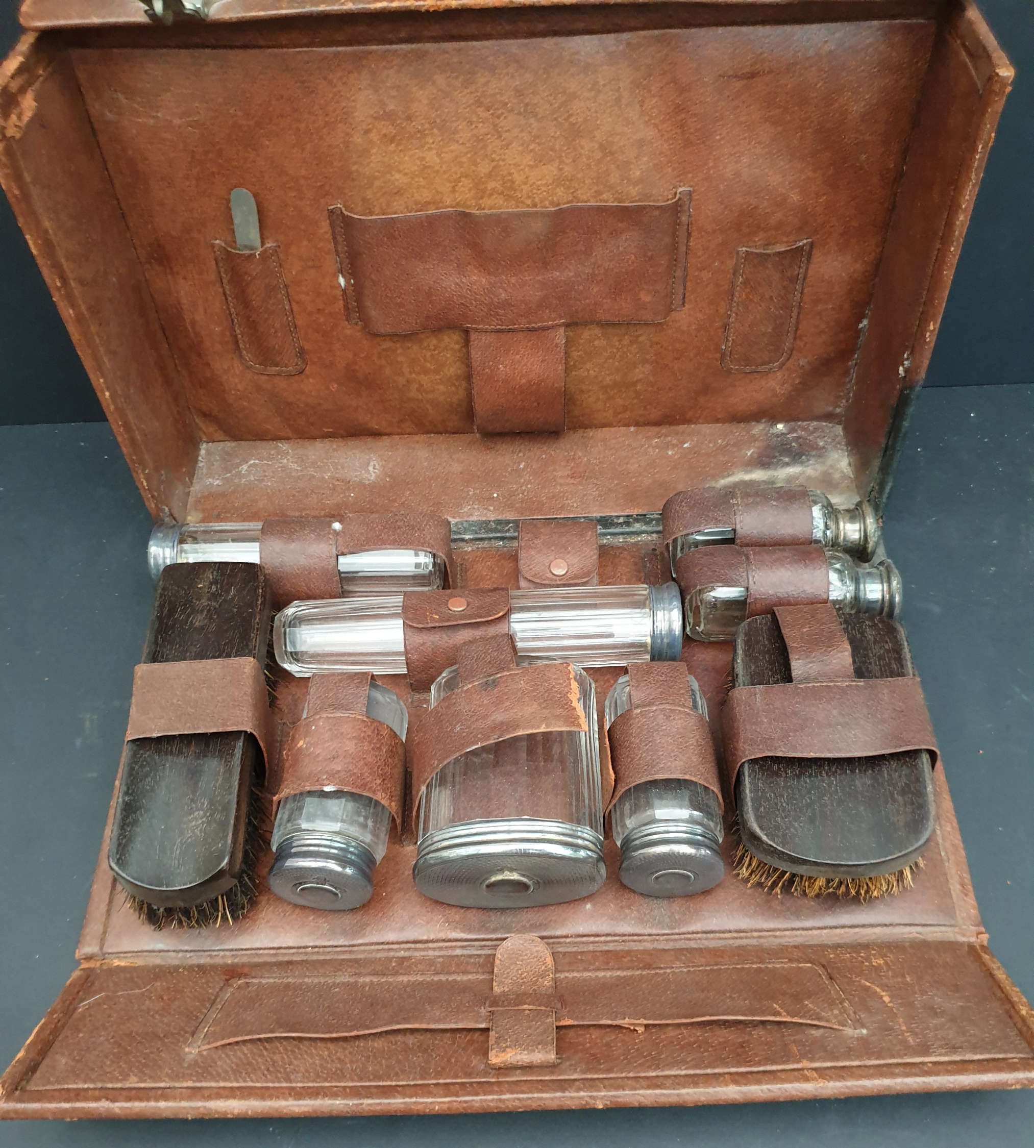 Vintage Gentleman's Grooming Kit is Small Suitcase - Image 2 of 2