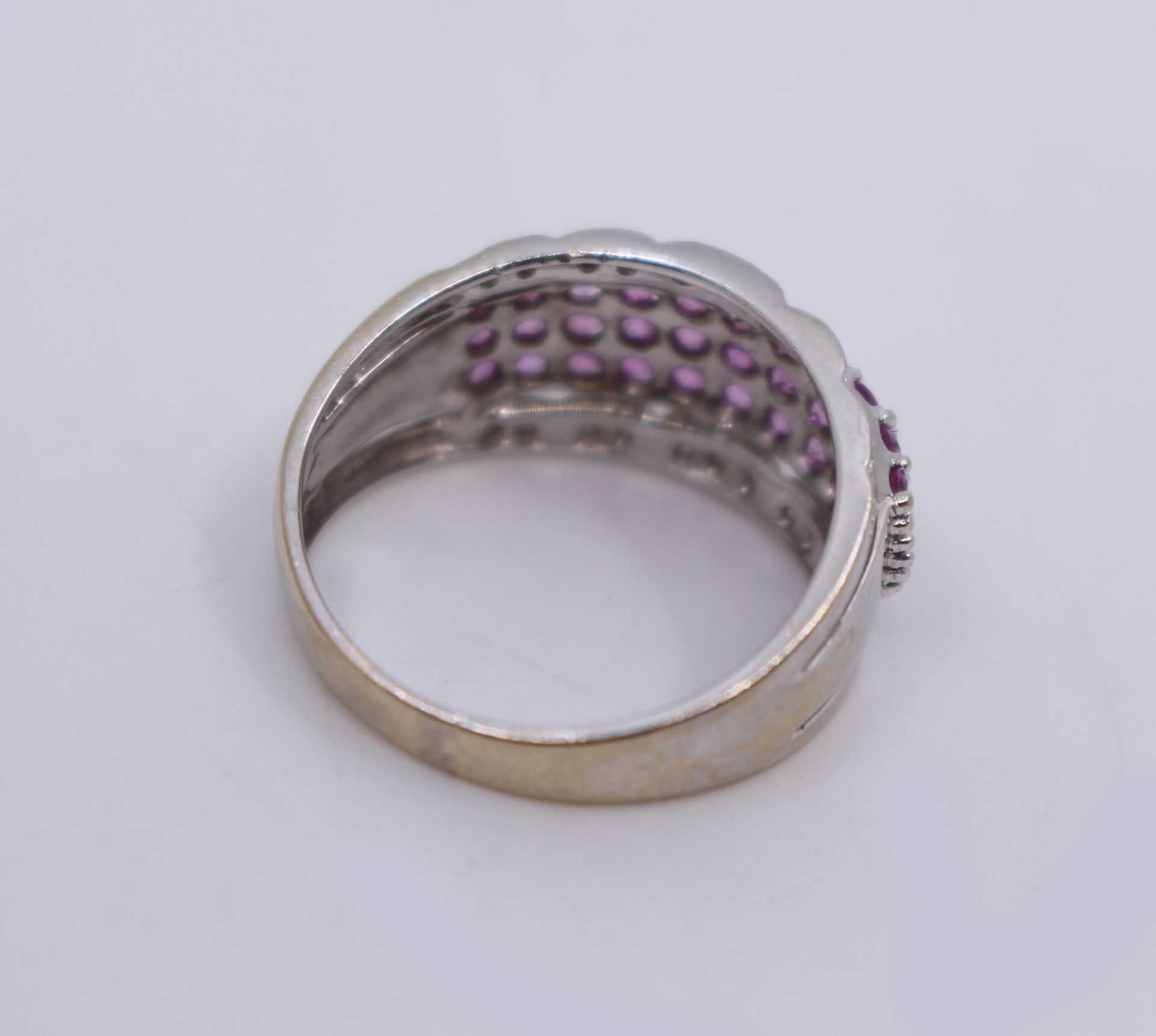 Pink Sapphire & Diamond 18ct White Gold Band Ring - Image 5 of 5